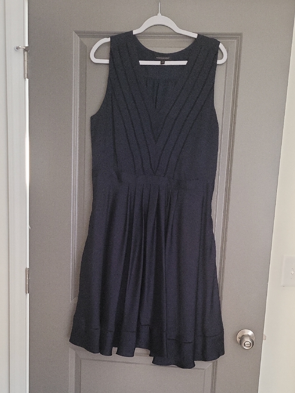 Banana Republic Navy Sleeveless Pleated Midi Dress